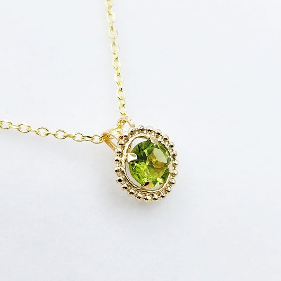 10K Yellow Gold Genuine Peridot 6x6mm (0.75ct) Pendant - Picture 6 of 7